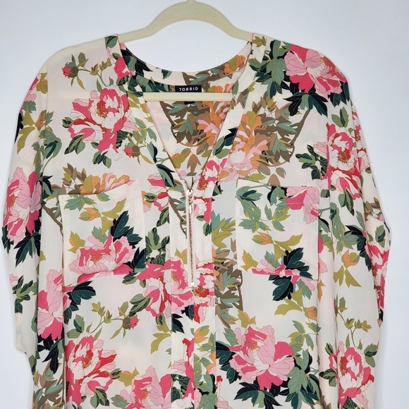 Torrid Floral Cap Sleeve Blouse Size 3X Zip Front Lightweight Top Feminine Flowy - Picture 2 of 10